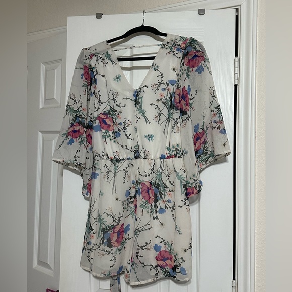 Flowered romper 💐 - Picture 2 of 3